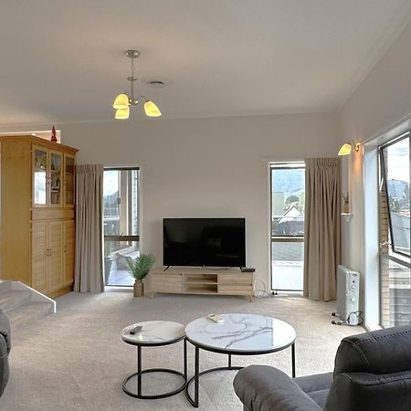 Spacious Retreat With Mountain View Rotorua Exteriör bild
