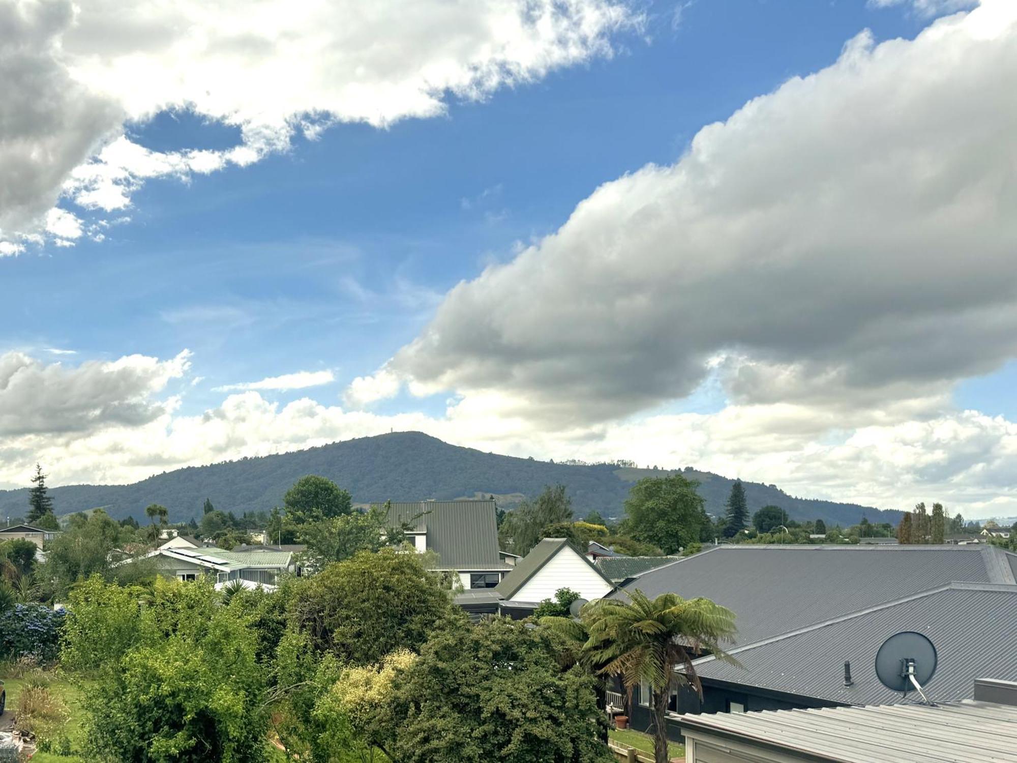 Spacious Retreat With Mountain View Rotorua Exteriör bild