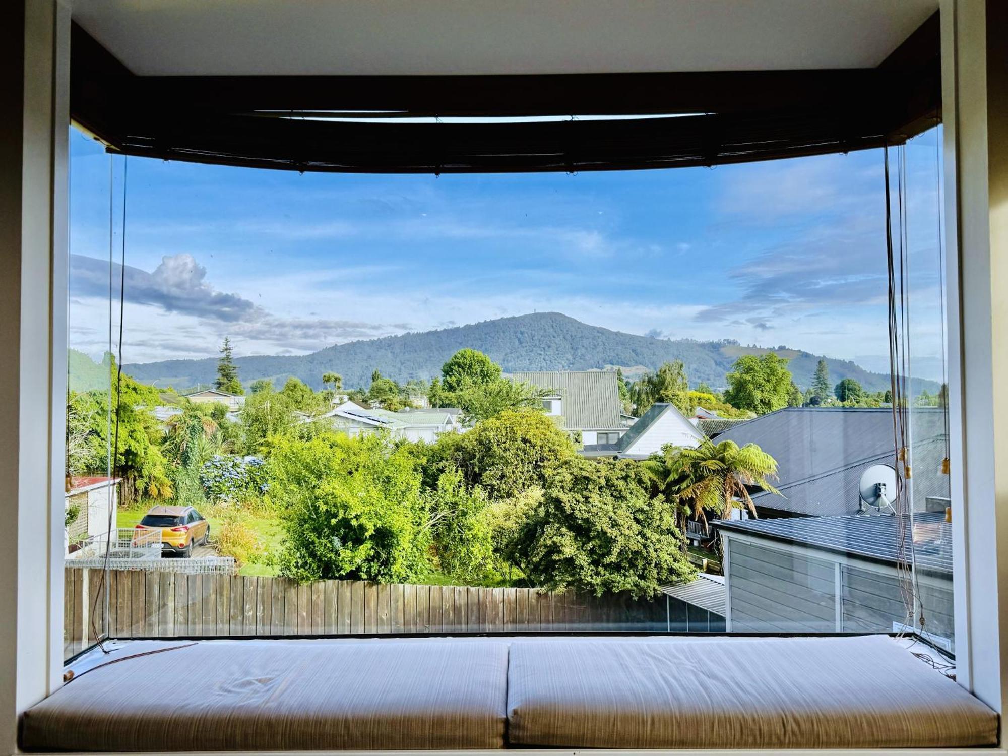 Spacious Retreat With Mountain View Rotorua Exteriör bild