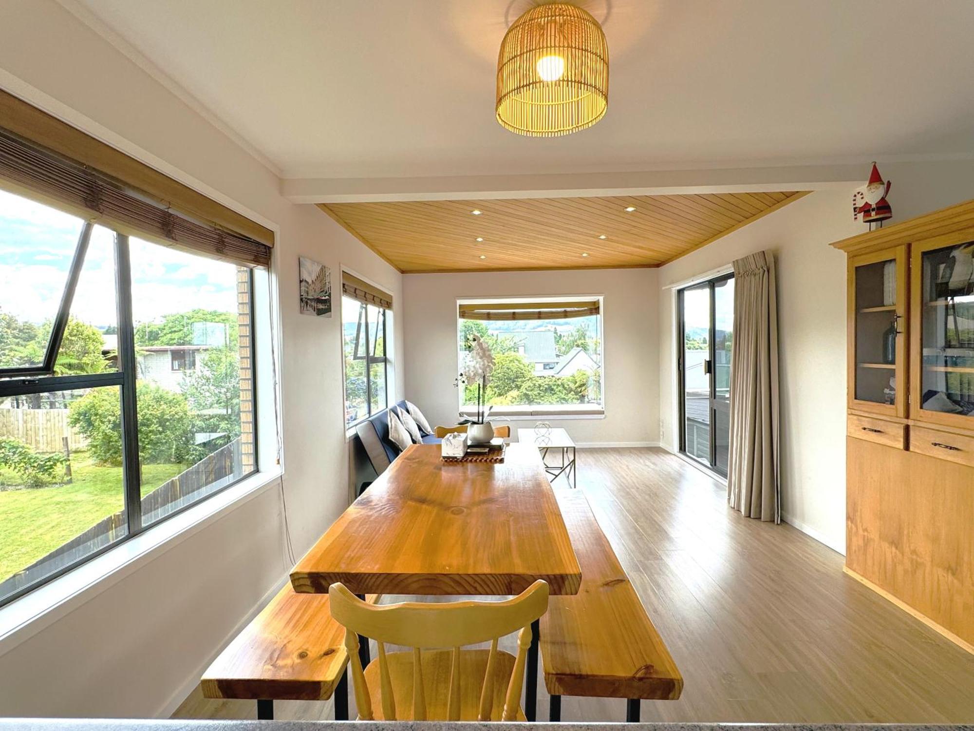 Spacious Retreat With Mountain View Rotorua Exteriör bild